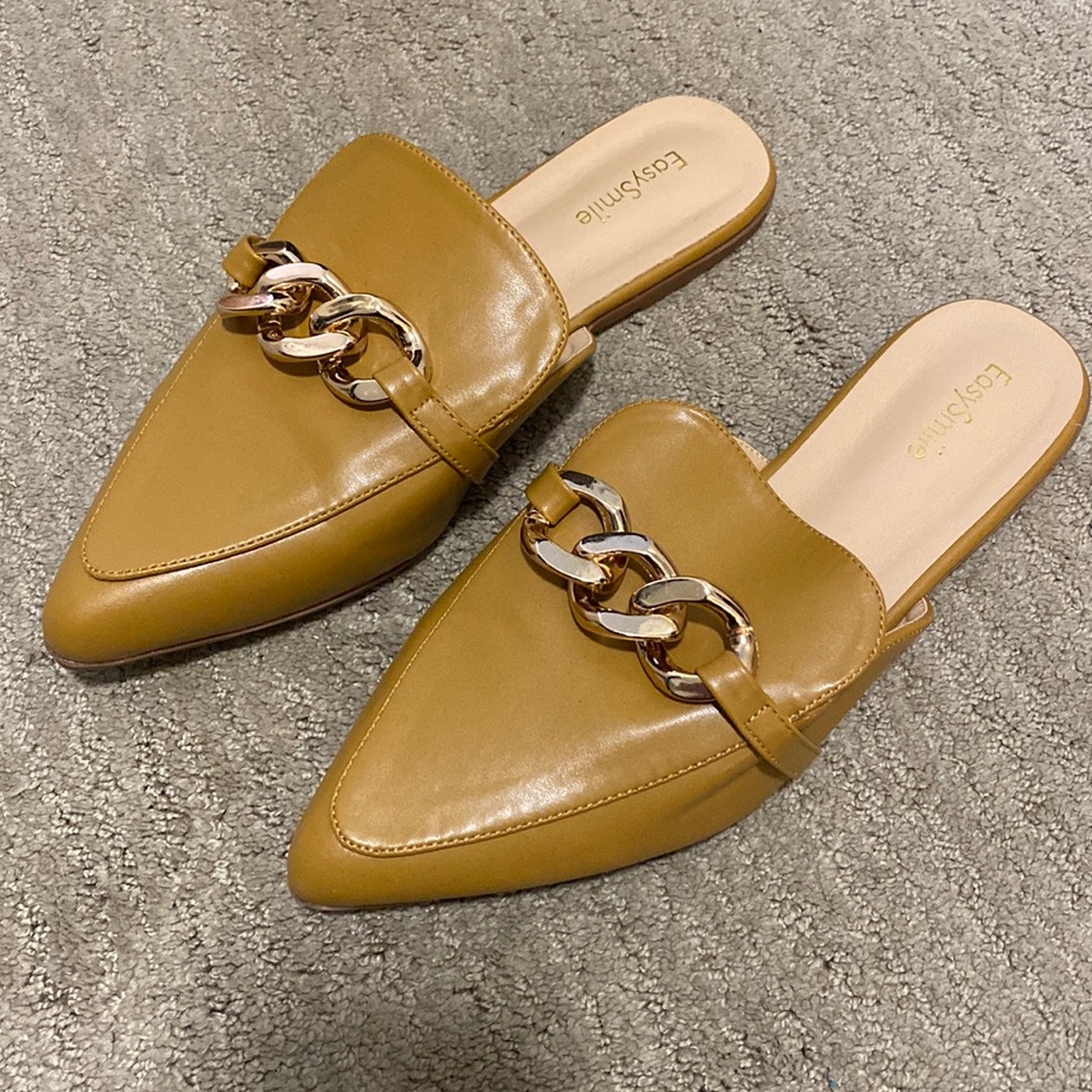 Womens size 8 mules with chain